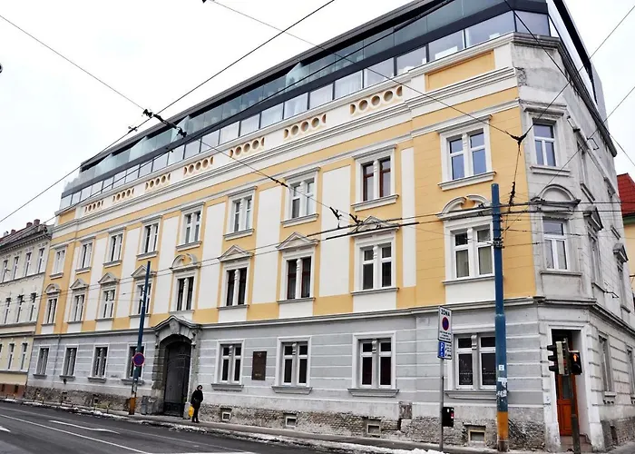 Modern & Historic Apartment *