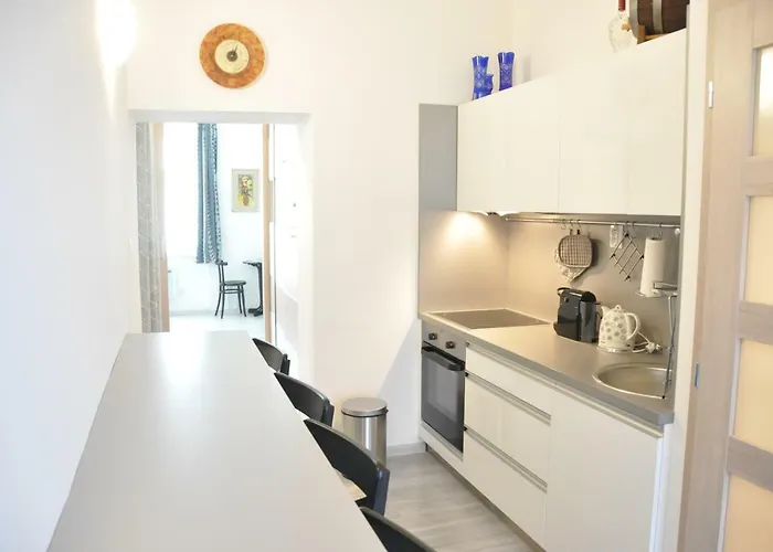 Modern & Historic Apartmán